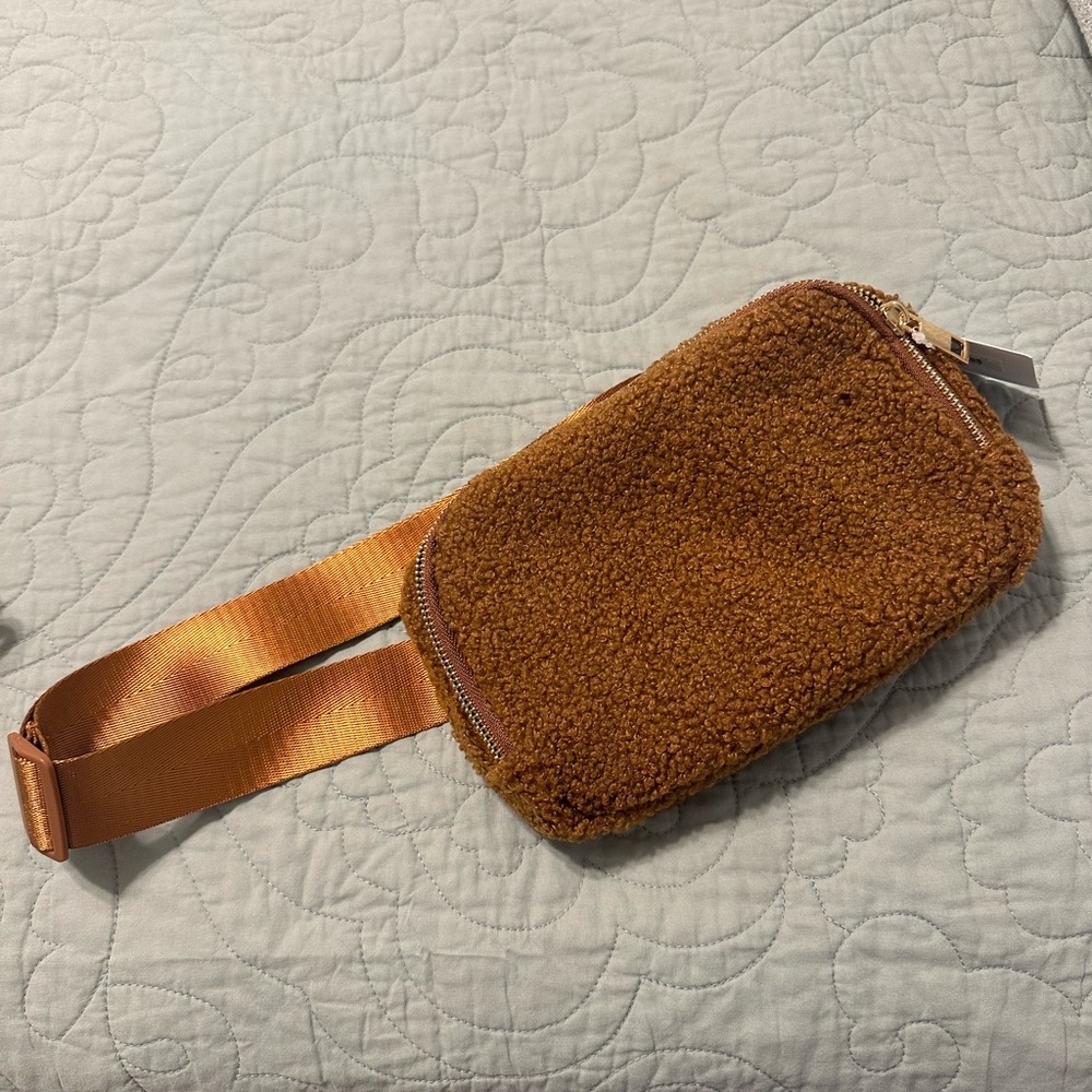 Brown/rust Sherpa belt bag
